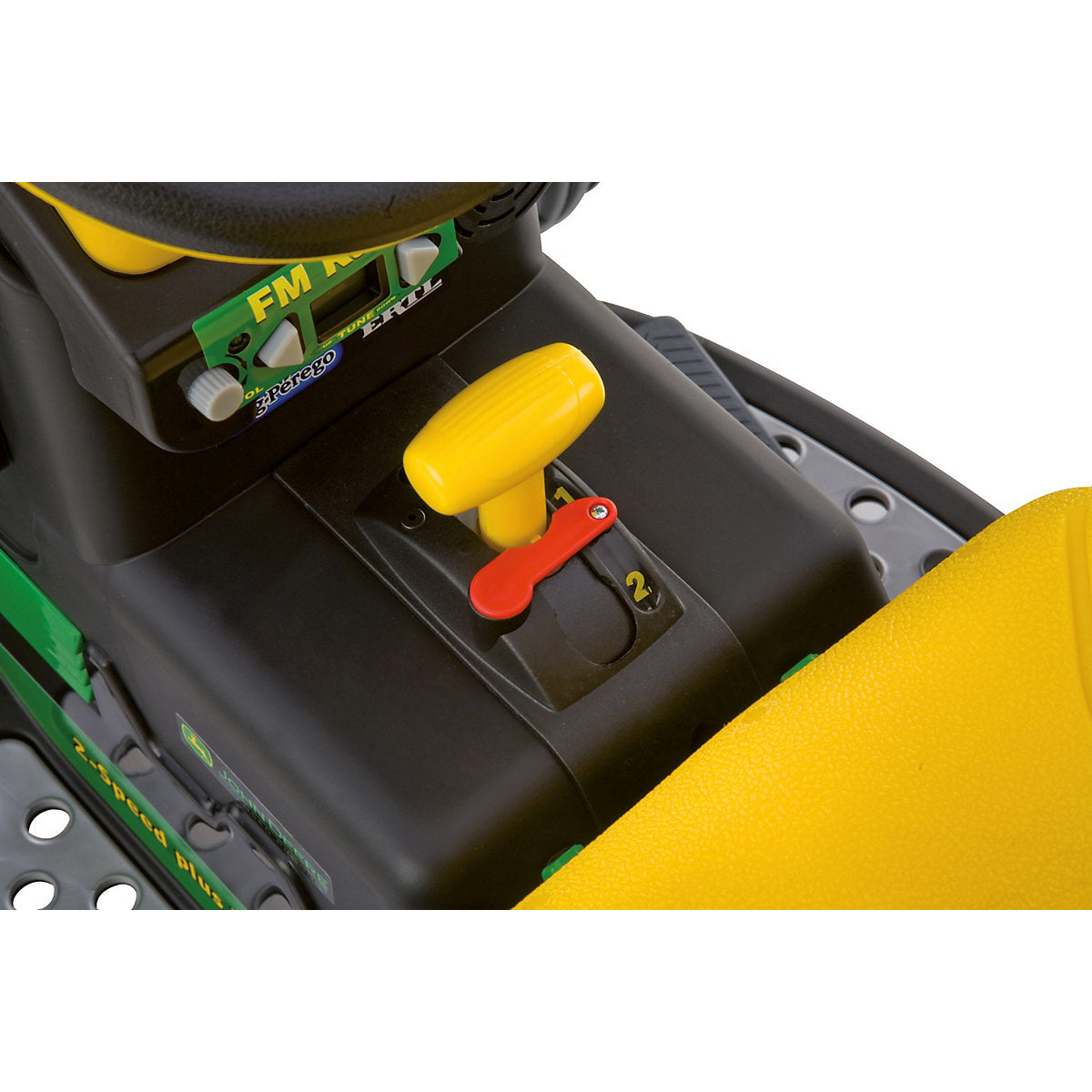 Das Elektrofahrzeug Peg Perego John Deere Ground Force aus unserem Babyfachmarkt, Detailansicht Ganghebel, gelb und grün, 12V